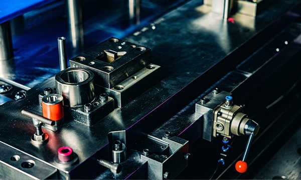 自動車部品製造A社